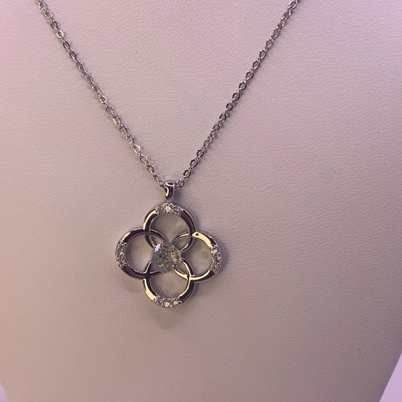 4 Ring Swarovski Crystal Elements Necklace - Picture 4 of 4